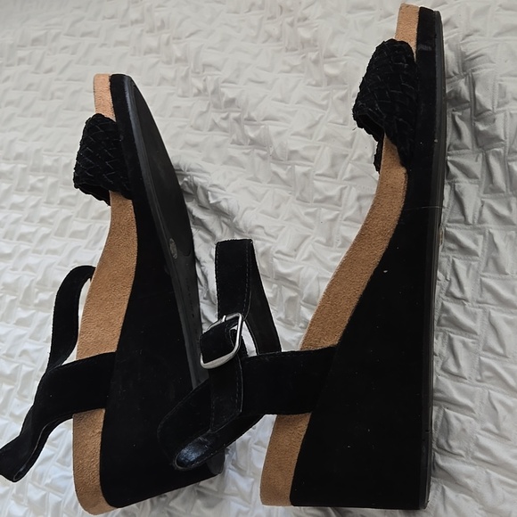 Lucky Brand Kenette Black and Tan Wedge Sandals Summer Shoes - Picture 2 of 11